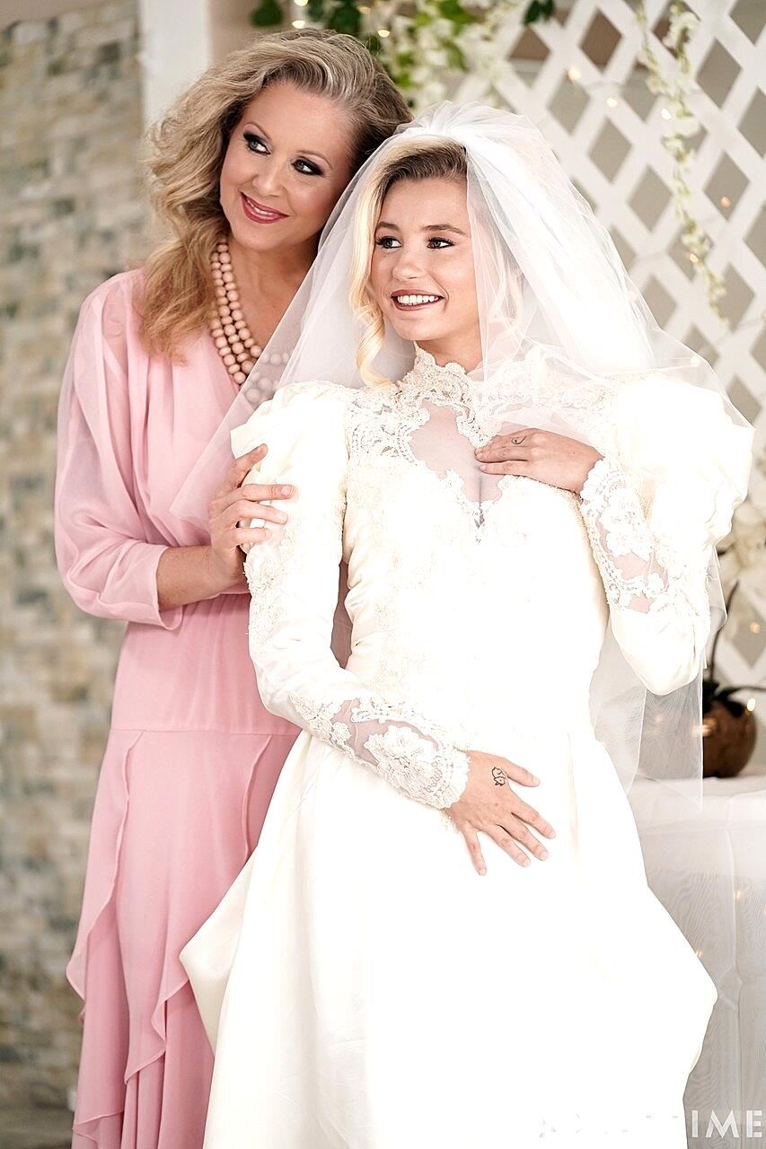 Carolina Sweets Is Affixed With A Garter Before A Lesbian Wedding To Julia Ann Mature, Reality, Wedding