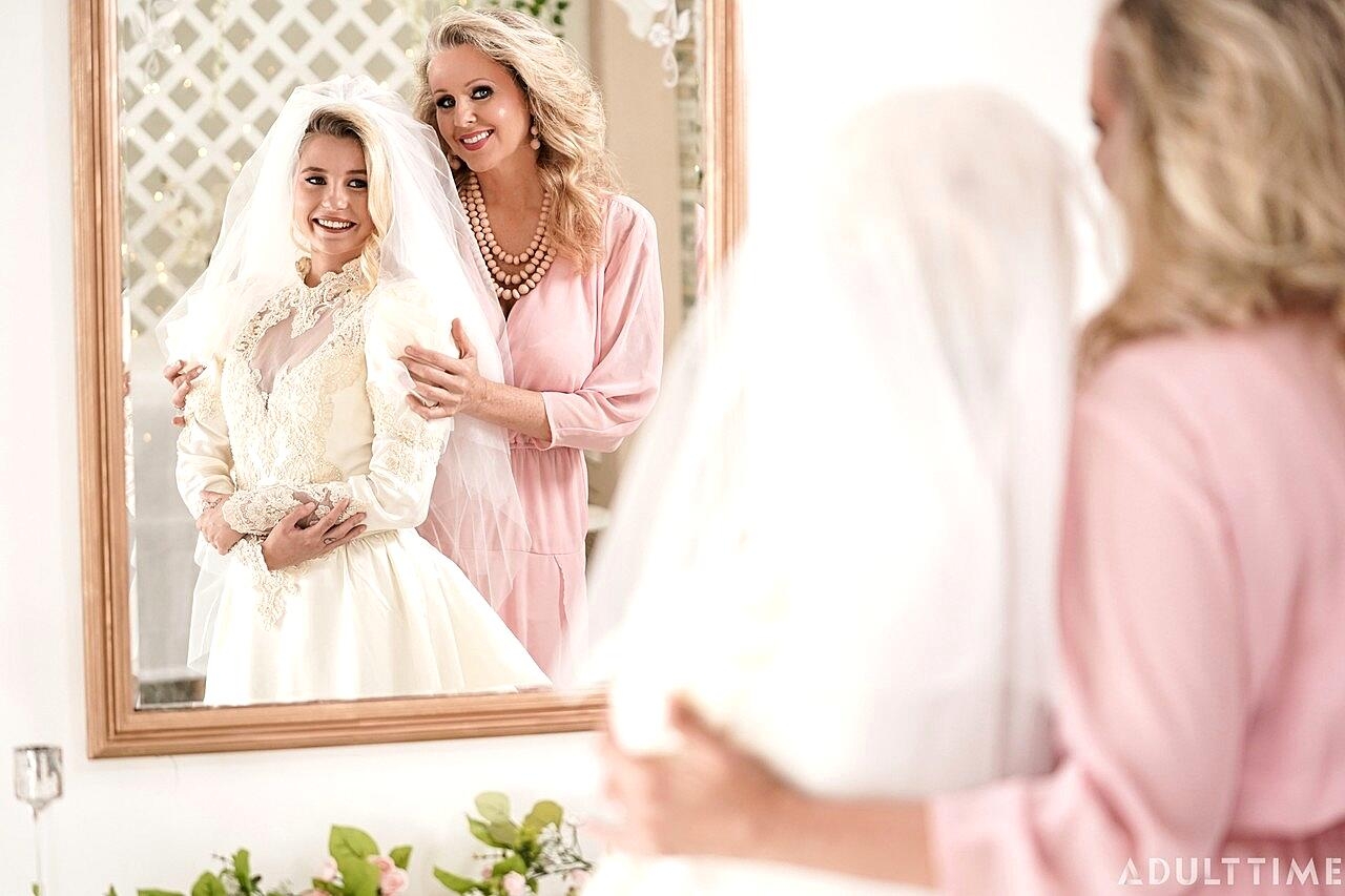 Carolina Sweets Is Affixed With A Garter Before A Lesbian Wedding To Julia Ann Mature, Reality, Wedding