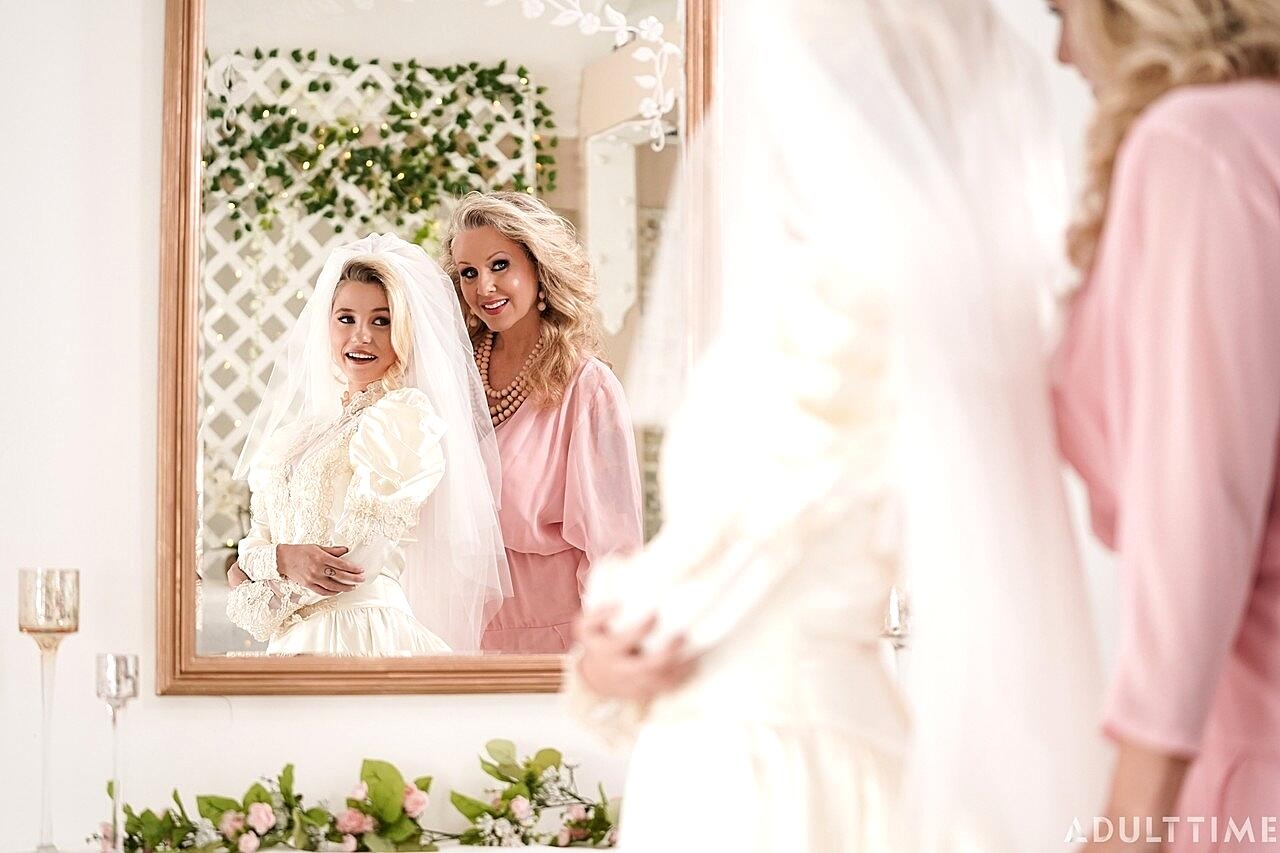 Carolina Sweets Is Affixed With A Garter Before A Lesbian Wedding To Julia Ann Mature, Reality, Wedding