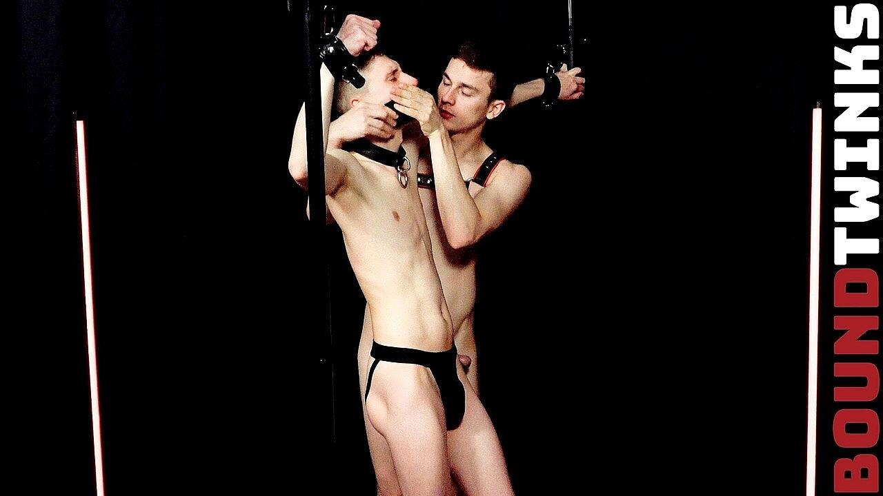 Skinny American twinks Andrew Bolt and Tyler Tanner fuck in BDSM action