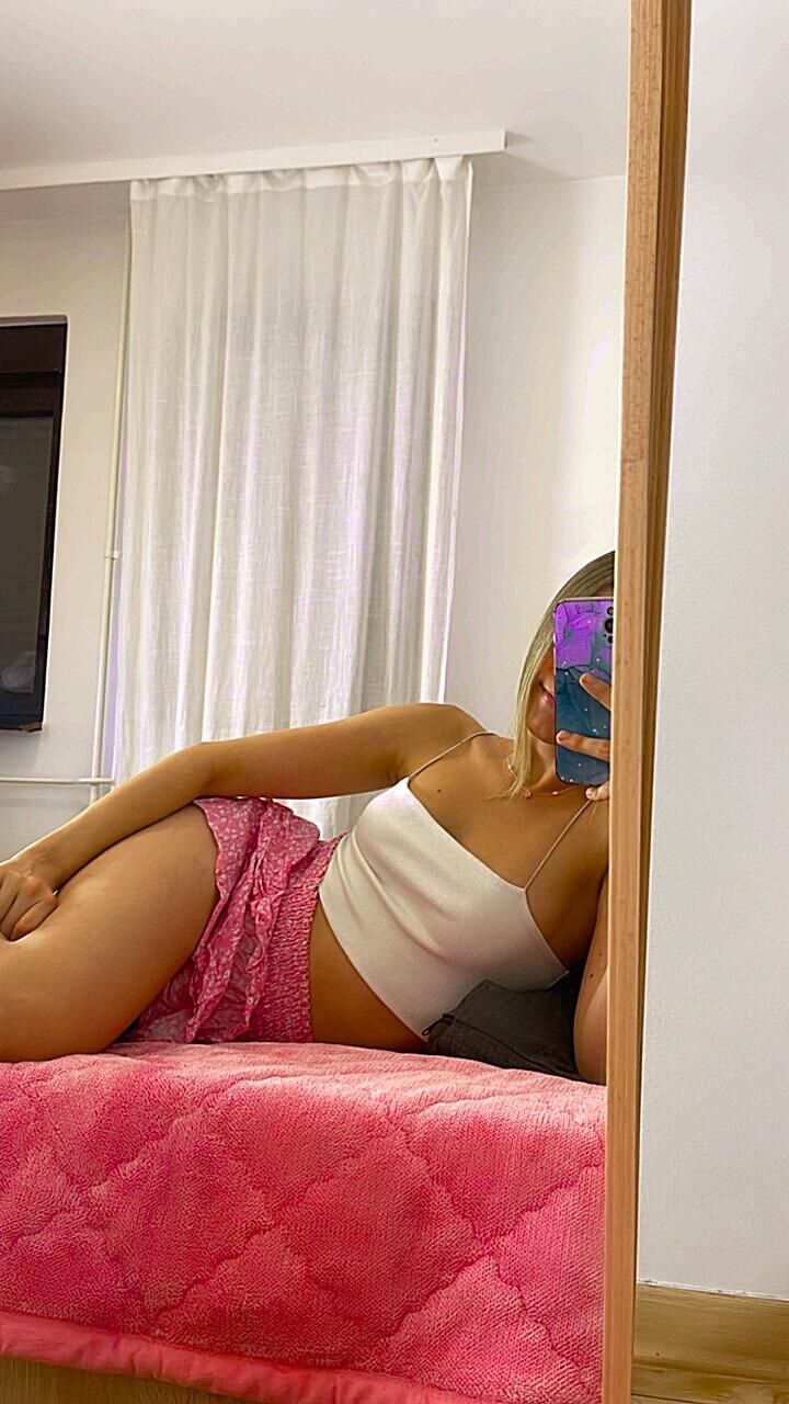 Blonde Babe Sophie Blaze Shows Off Her Curvy Ass Wearing Sexy Panties Amateur, Close-Up, Lingerie, Model, Selfie