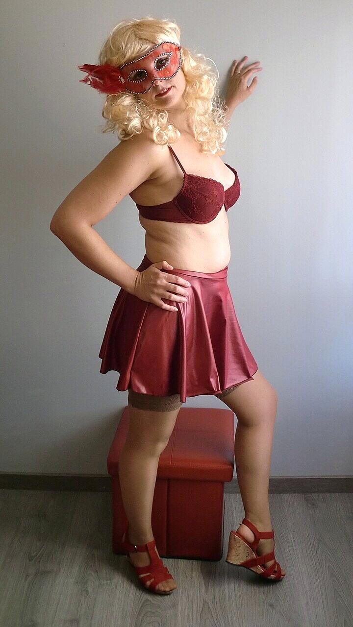 Masked Mature Blonde Glamorous Gamer Unveils Her Tits & Big Ass Homemade, Housewife, Mature, Milf, Model