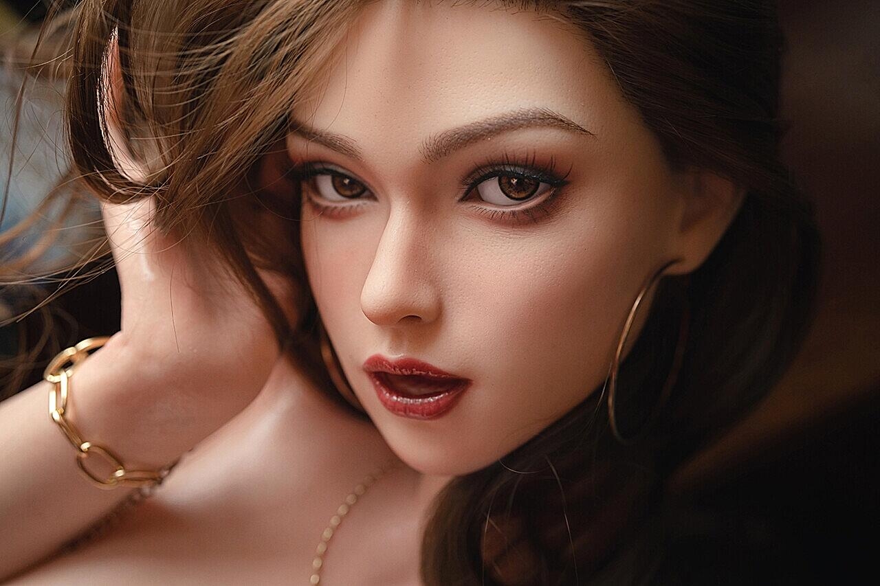 Gorgeous Lifelike Sex Doll Shows Off Her Big Boobs And Her Curvy Ass 